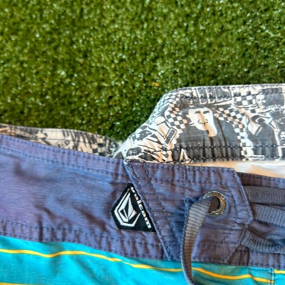 Volcom Men's Multi Shorts - Picture 7 of 8